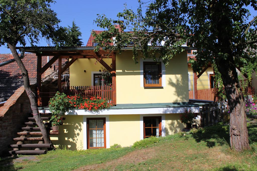 Penzion Gomelska Apartment Horní Stropnice Екстериор снимка